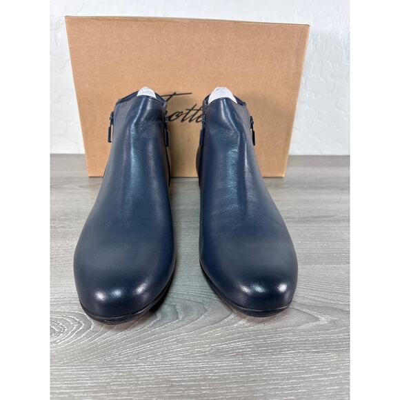 Trotters Smooth Leather Side Zipper Major Bootie, Navy Blue Women’s Size 12- NIB - Picture 3 of 7